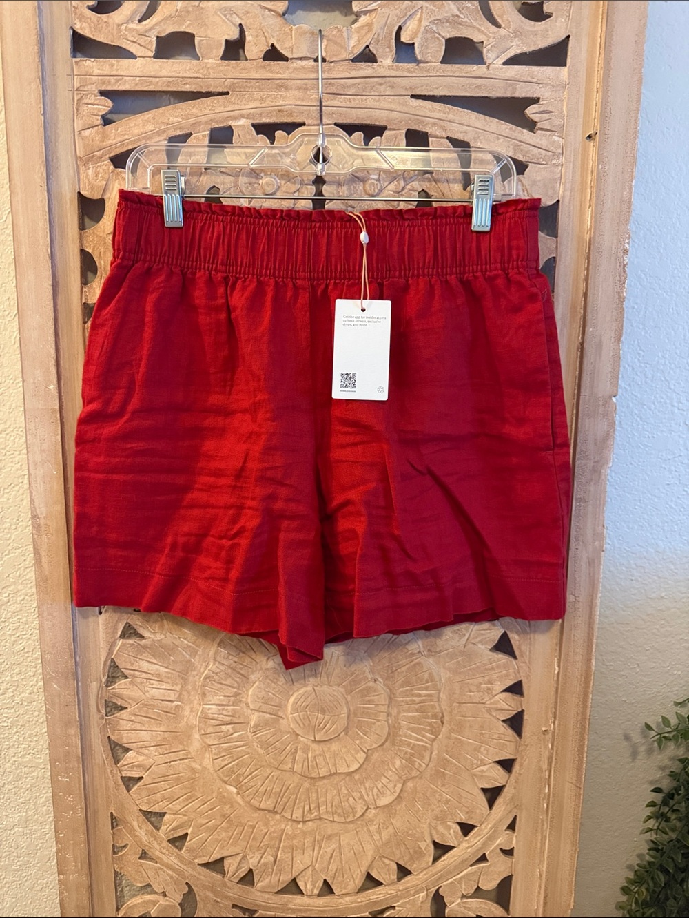 Red Women's Elastic Waist Shorts - size Medium Quince